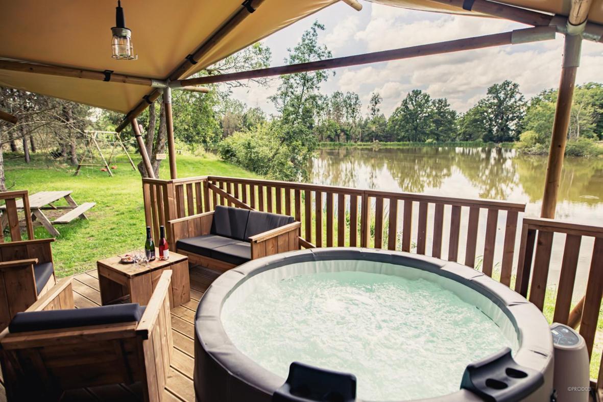 Tente Lodge Jacuzzi Privatif En Pleine Nature Thiel-sur-Acolin Exterior photo