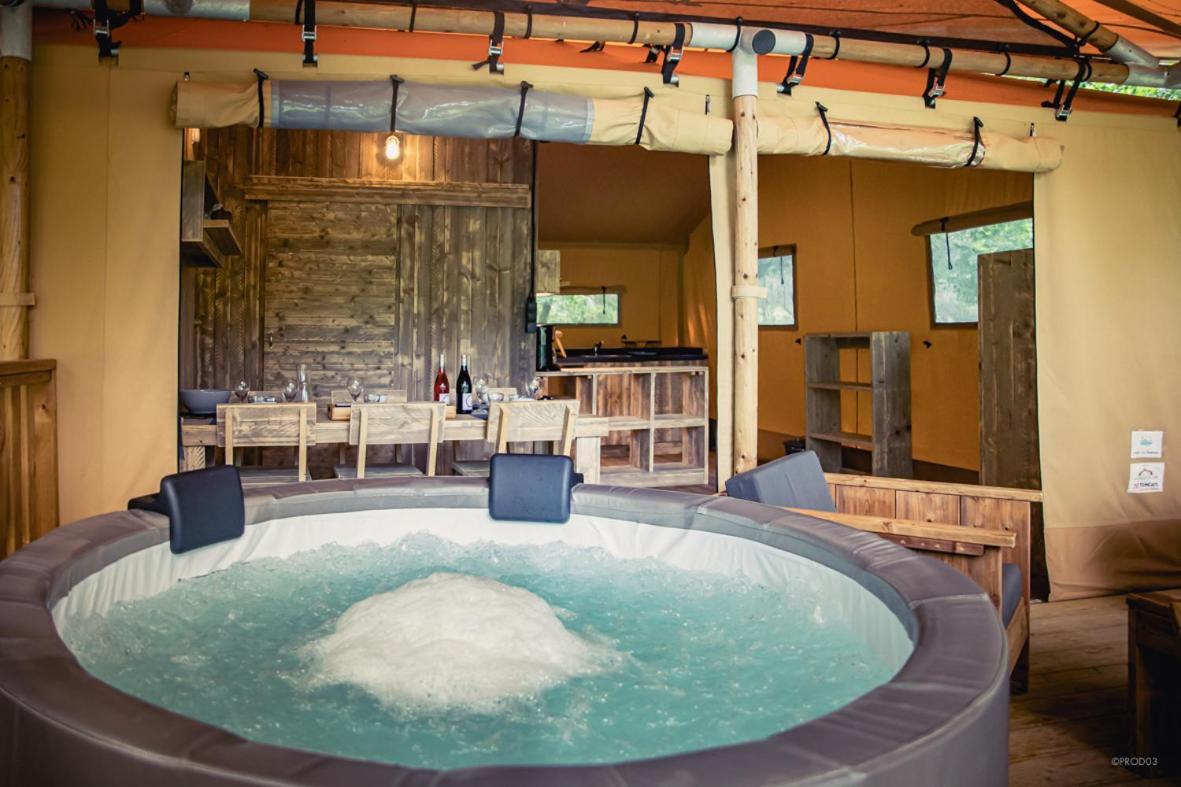 Tente Lodge Jacuzzi Privatif En Pleine Nature Thiel-sur-Acolin Exterior photo