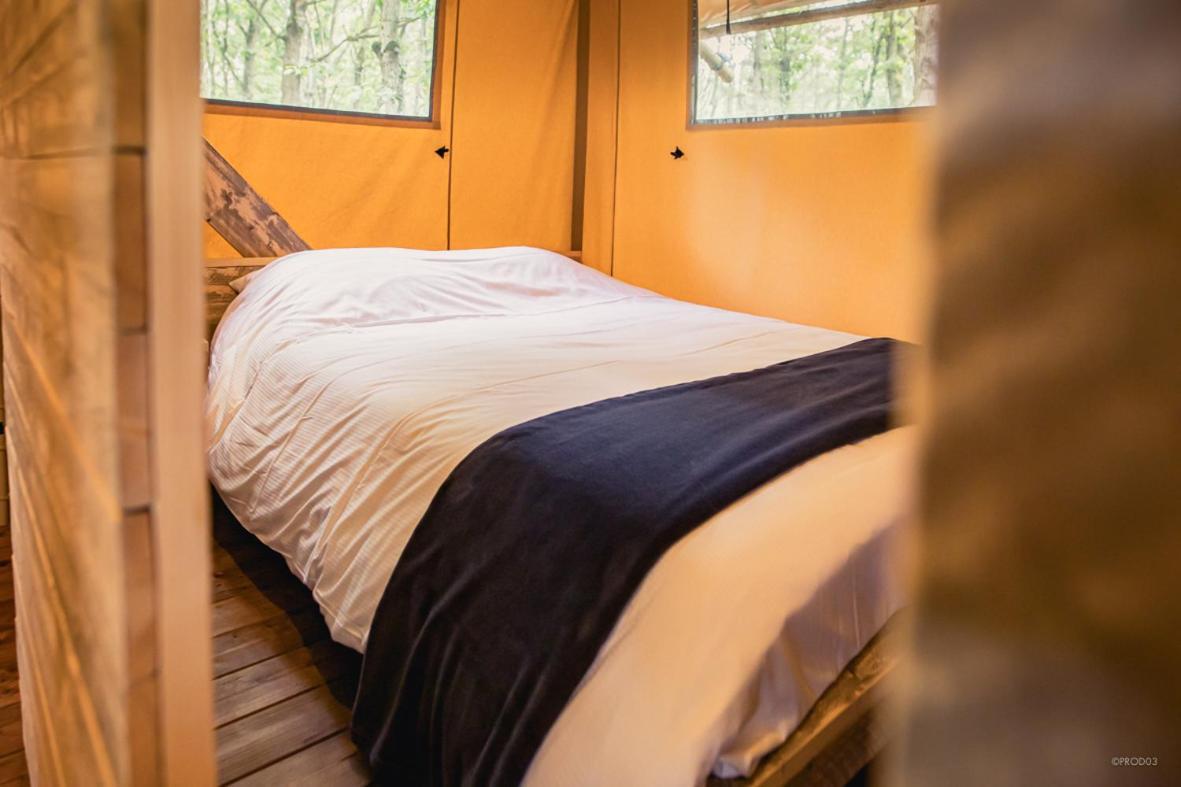 Tente Lodge Jacuzzi Privatif En Pleine Nature Thiel-sur-Acolin Exterior photo