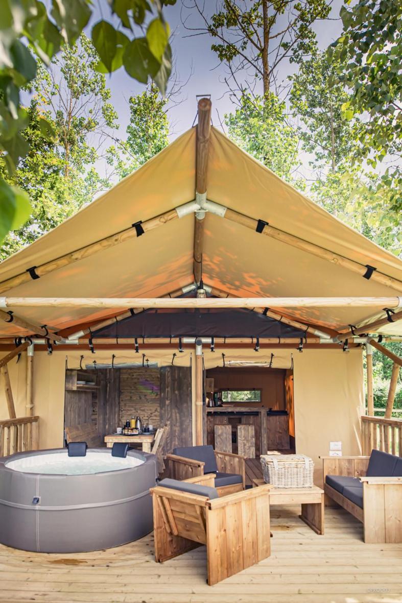 Tente Lodge Jacuzzi Privatif En Pleine Nature Thiel-sur-Acolin Exterior photo