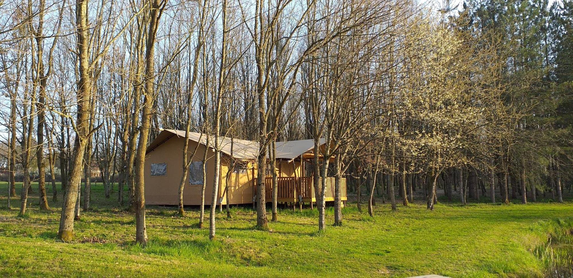 Tente Lodge Jacuzzi Privatif En Pleine Nature Thiel-sur-Acolin Exterior photo