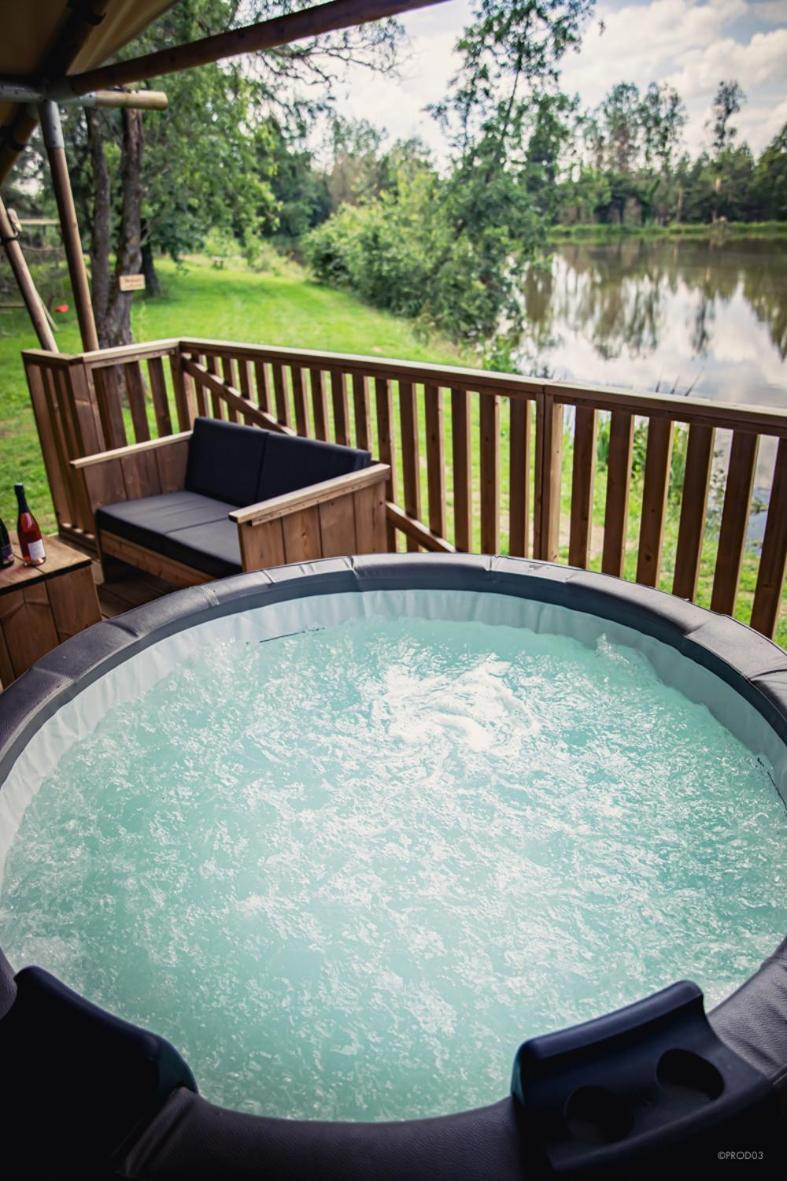 Tente Lodge Jacuzzi Privatif En Pleine Nature Thiel-sur-Acolin Exterior photo